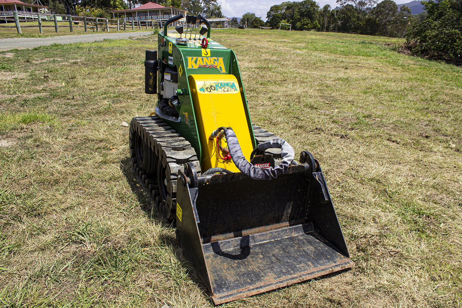 KANGA mini caricatori australia 2-Series-Track-Bucket2