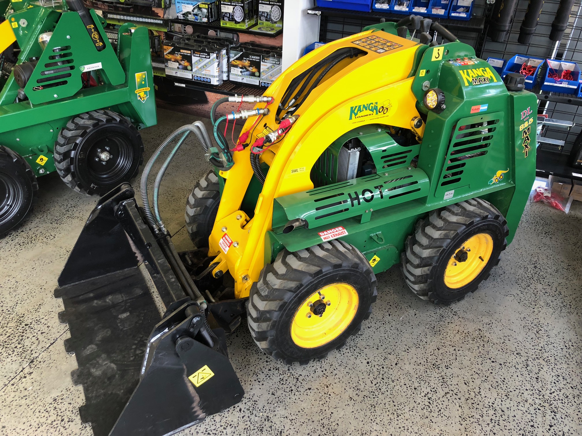 Used DL825 Kanga Loader with 4 in 1 bucket - Kanga Loaders ...